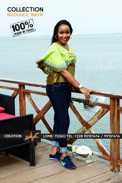 Top en batik brodé