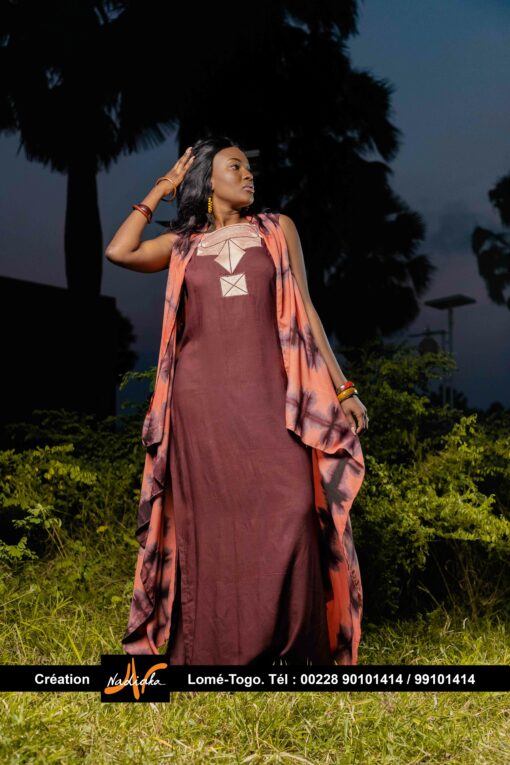 Ensemble robe longue tunique rouge bordeaux brodée et cap batik – Image 4