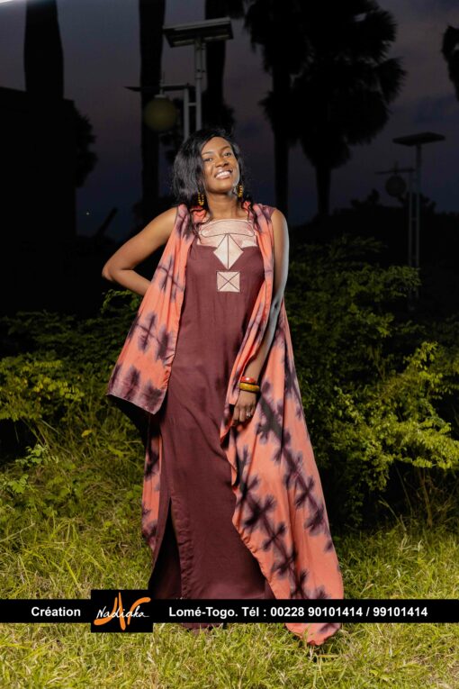 Ensemble robe longue tunique rouge bordeaux brodée et cap batik – Image 2