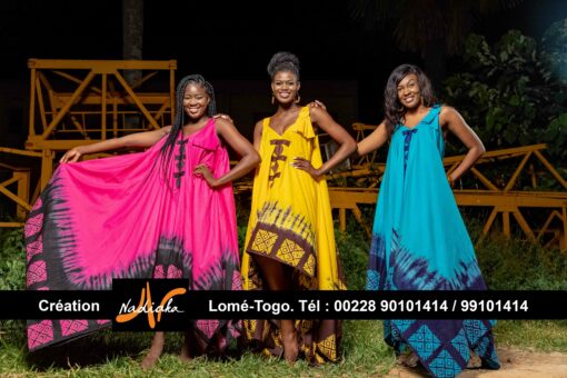 Robe ovale brodée en tissu coton batik