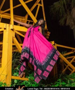 Robe ovale en tissu coton batik brodée