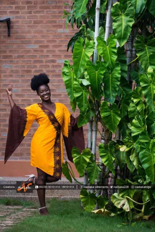 Robe cache cœur, asymétrique, tissu coton batik, couleur orange marron.