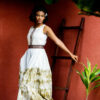 Robe longue brodée "Machami séwloué", tissu batik tons beige kaki marron, ceinture brodée assortie.