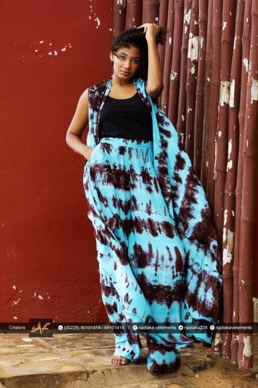 Ensemble pantalon palazzo et gilet cape long, tissu tie and dye bleu turquois et marron.