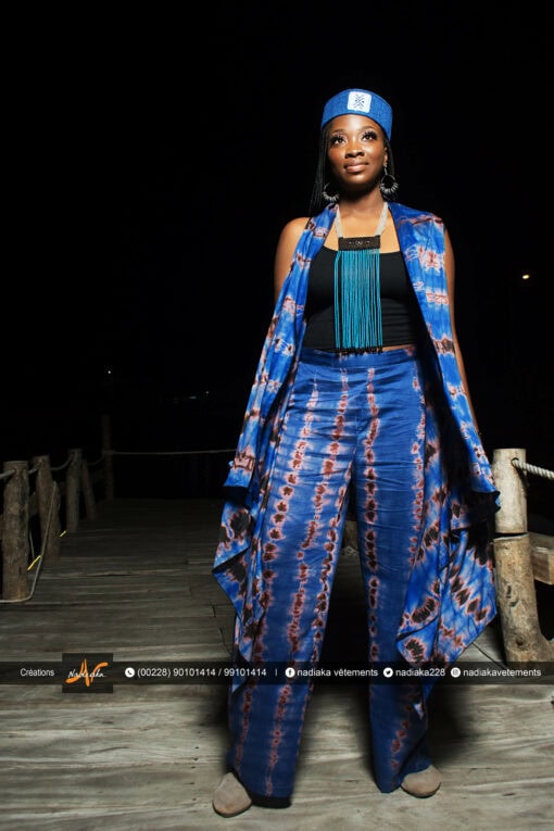 Ensemble pantalon palazzo et gilet cape long, tissu tie and dye bleu et noir