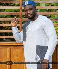 Chemise manches longues, en tissu lin bleu ciel mix pagne tissé avec broderies.