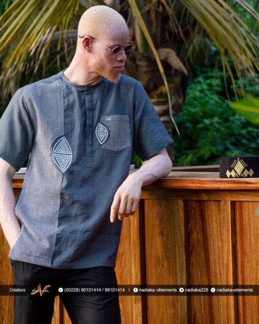 Chemise manches courtes, en tissu lin gris mix pagne tissé avec broderies