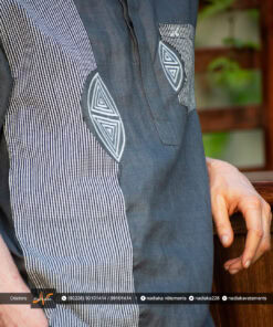 Chemise manches courtes, en tissu lin gris mix pagne tissé avec broderies