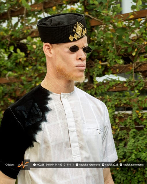 Chemise manches courtes, en voile de tissu coton piqué, batik blanc noir
