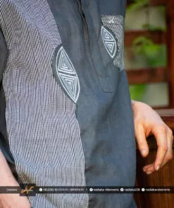 Chemise manches courtes, en tissu lin gris mix pagne tissé avec broderies