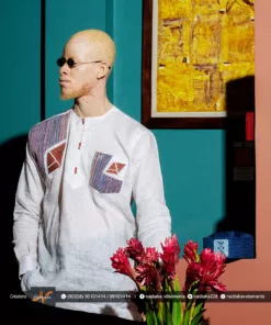 Chemise manches longues, en tissu lin blanc mix pagne tissé avec broderies.