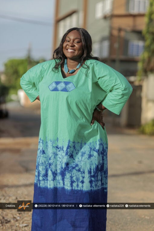 Robe boubou tunique batik brodée, couleurs dégradées Vert/bleu roi.