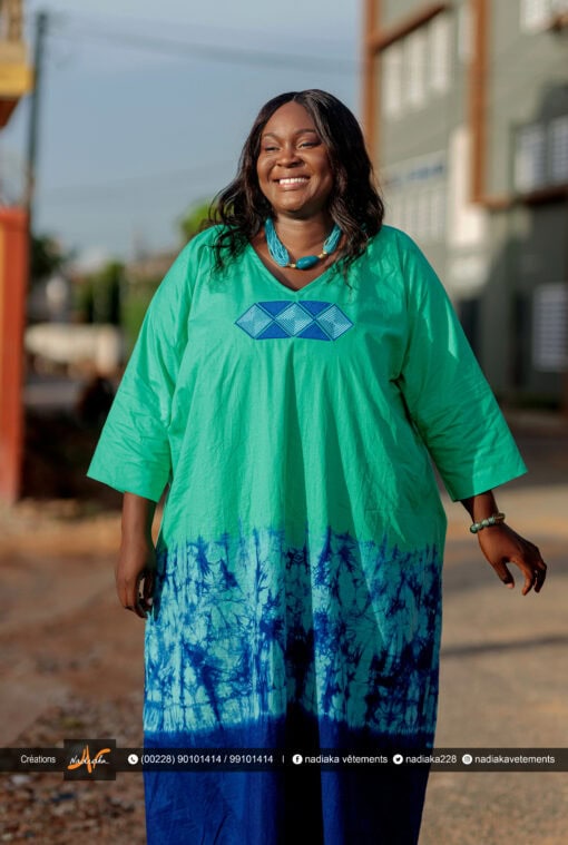 Robe boubou tunique batik brodée, couleurs dégradées Vert/bleu roi.