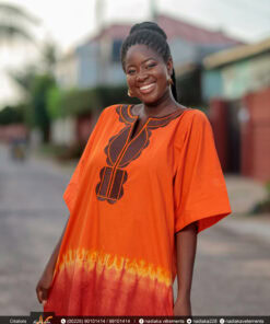Robe boubou tunique batik brodée, couleurs dégradées orange/rouge/marron.