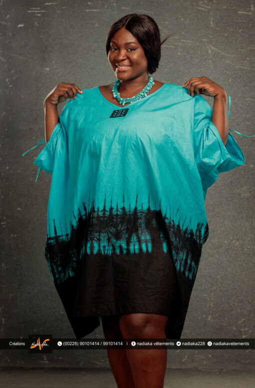 Boubou court tie & Dye brodé, couleur bleu turquoise / noir.