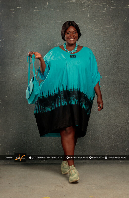 Boubou court tie & Dye brodé, couleur bleu turquoise / noir.