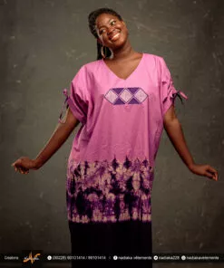 Robe boubou batik brodée, couleurs dégradées violet clair/violet foncé.