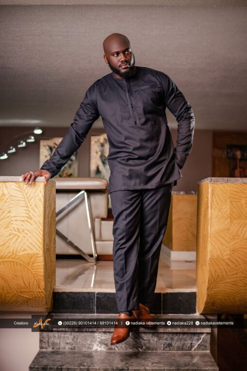 Ensemble tunique brodé, couleur noire, manches longues