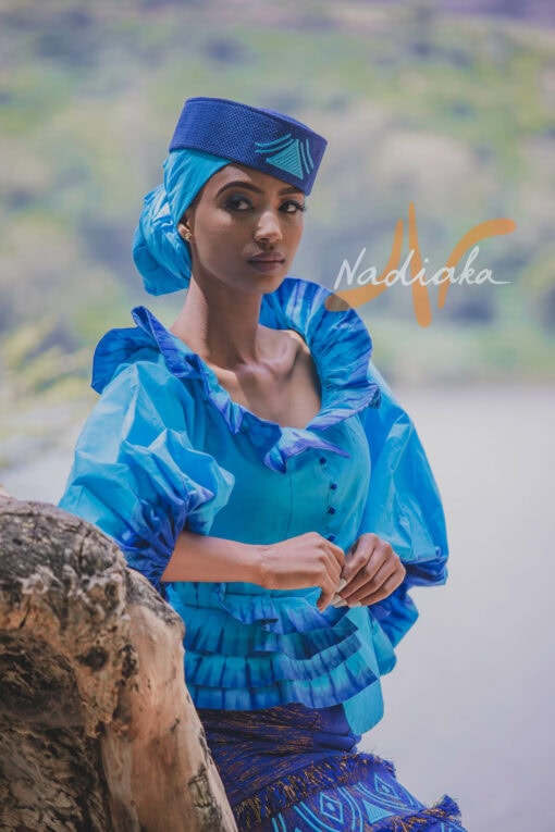 Ensemble tailleur jupe pagne tissé bleu – Image 3