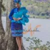 Ensemble tailleur jupe pagne tissé bleu(à brillantine or), brodée + haut en tissu coton batik couleur bleue turquoise et bleue. Avec Foulard et Chapeau brodé assortis.