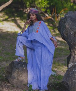 Ensemble pantalon et boubou asymétrique, tissu lin mix pagne tissé traditionnel, couleur bleu ciel.