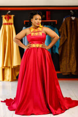 Robe de soirée longue ovale brodée, avec ceinture brodée assortie, tissu Tafettas lustré rouge bordeaux, Dos à lacets.