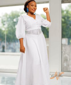 Longue robe ovale brodée à la taille avec des manches bouffantes 3/4 et col V en boutonnière